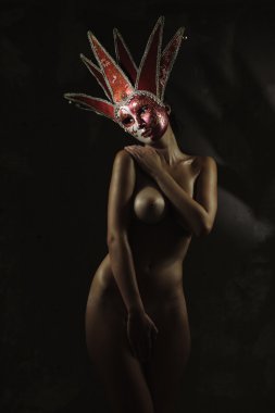 Venedik maskeli kadın