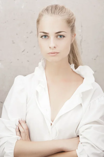 Långhårig blond flicka — Stockfoto