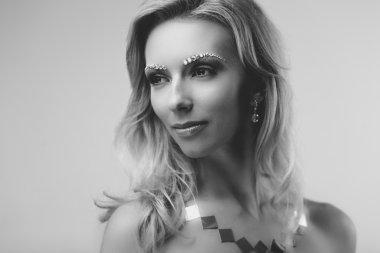 şehvetli sarışın. siyah ve beyaz