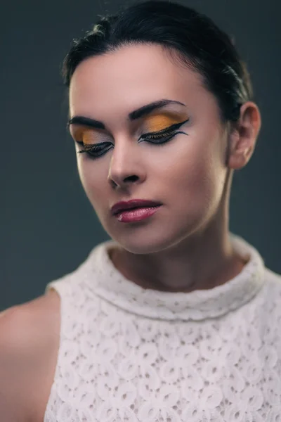 Světlý make-up bruneta — Stock fotografie