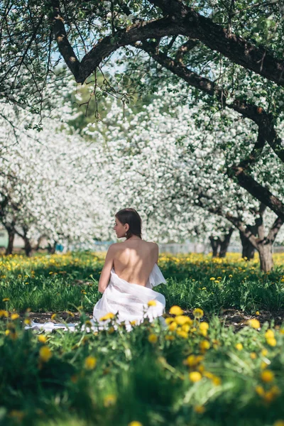 Çiçek kız — Stok fotoğraf