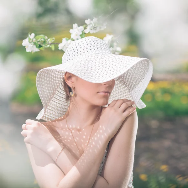 Ragazza in fiore — Foto Stock