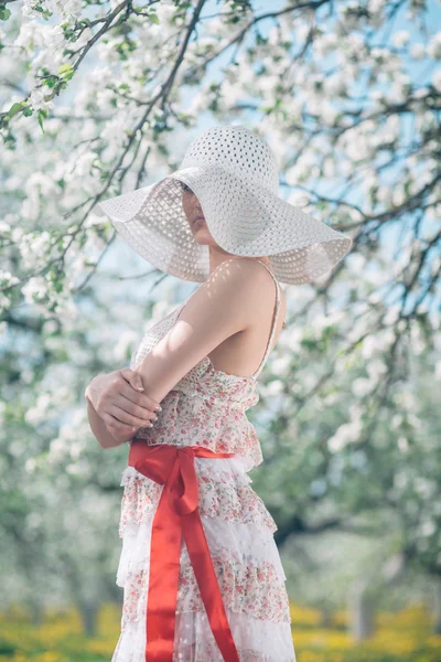 Ragazza in fiore — Foto Stock