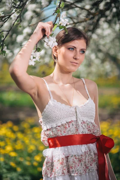 Ragazza in fiore — Foto Stock