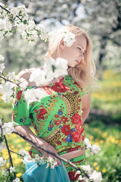 Blooming blond girl — Stock Photo, Image