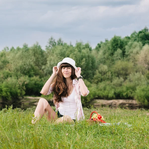 Genieten van picknick — Stockfoto