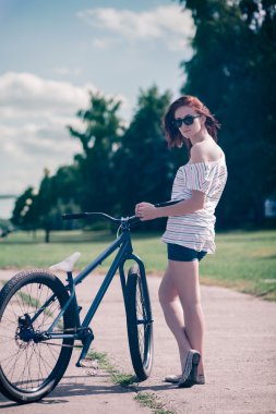 Bisiklet kız