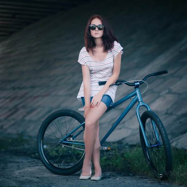 Cykel flicka — Stockfoto