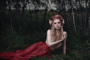 romantik sarışın kadın