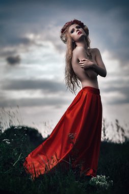 romantik sarışın kadın