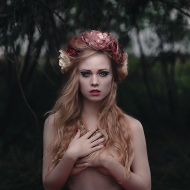 romantik sarışın kadın