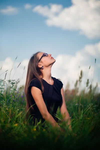 Brünette mit brille — Stockfoto