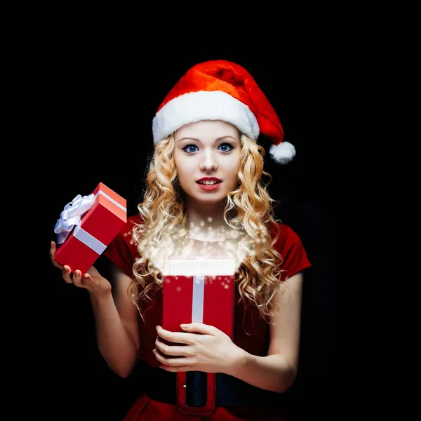 Santa chica con caja de regalo — Foto de Stock