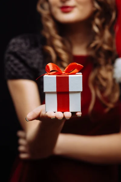 Santa brunette meisje — Stockfoto