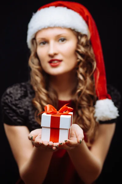 Santa brunette meisje — Stockfoto