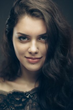 gizemli güzel esmer