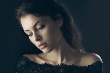 gizemli güzel esmer