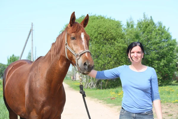 Ritratto donna e cavallo — Foto Stock