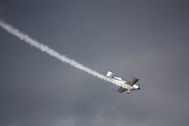 Riga, Letonya - Ağustos 20: sbach 34 üzerinde Rus Ivanoff dan pilot