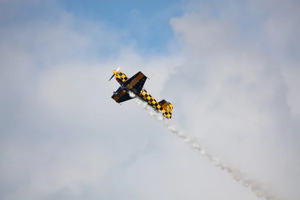 Riga, Lettland - august 20: pilot von uk tom cassells auf cap 232 — Stockfoto