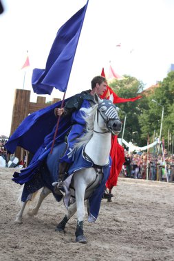 Riga, Letonya - Ağustos 21: devils atlılar üyesi te stunt