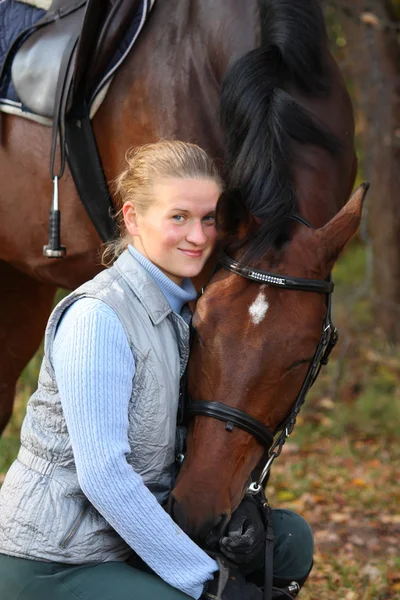 Beautiful blonde woman and brown horse — Stock Photo, Image