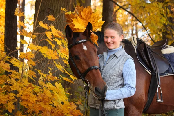 Beautiful blonde woman and brown horse — Stock Photo, Image