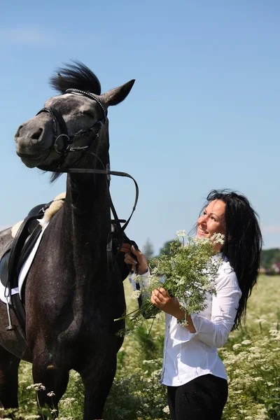 Beautiful caucasian young woman and horse portrait — Stock Photo, Image