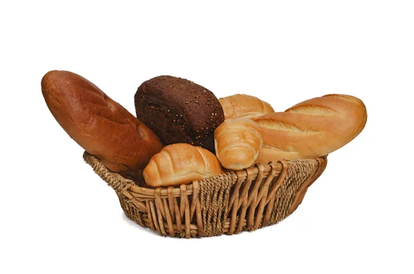 Bröd produkter i korg — Stockfoto