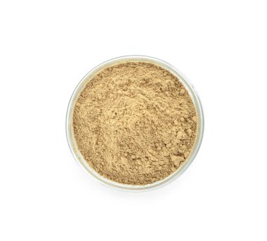 Beyaz arka planda hojicha pudrası olan kase