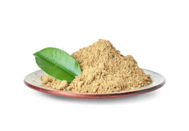Beyaz zemin üzerinde hojicha pudrası olan plaka