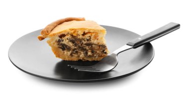 Beyaz arka planda lezzetli mantarlı turta.