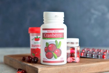 Gemide bir şişe yabanmersini hapı var.