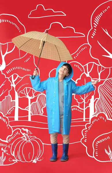 Roztomilý Chlapeček Pláštěnce Deštníkem Kresleném Lese Barevném Pozadí Podzimní Koncept — Stock fotografie