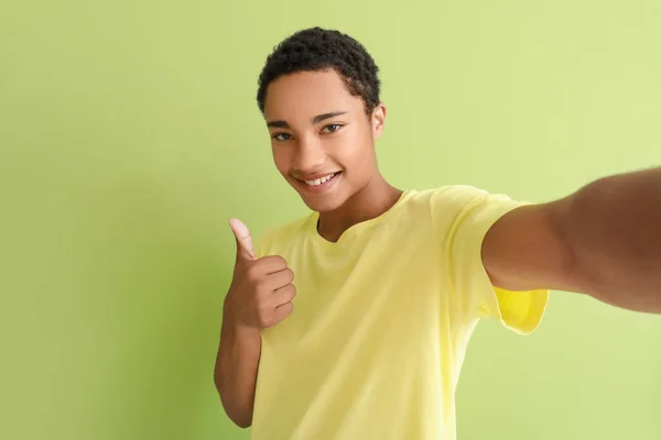 Happy African American Teenage Boy Taking Selfie Color Background — Stock Photo, Image