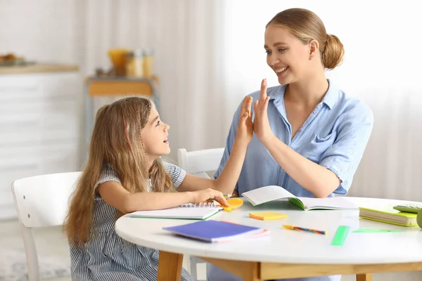 Little Girl Her Mother Giving Each Other High Five Home — Stock Photo, Image