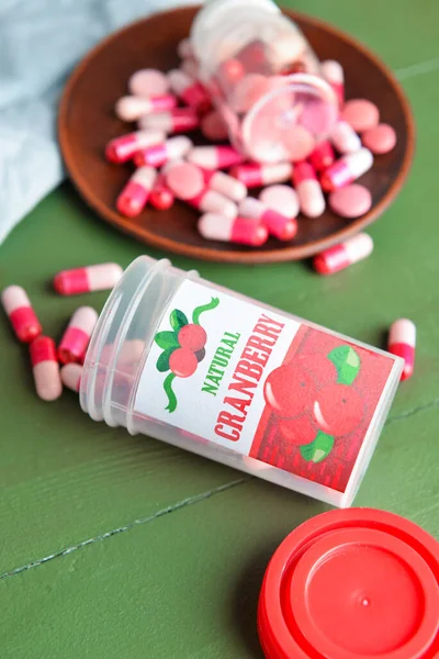 Masada bir şişe yabanmersini hapı var.