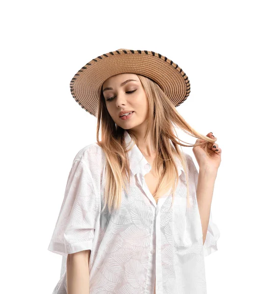 Mujer Joven Con Sombrero Mimbre Tocándose Pelo Sobre Fondo Blanco — Foto de Stock