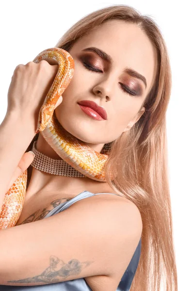 Sexy Jeune Femme Avec Serpent Sur Fond Blanc — Photo