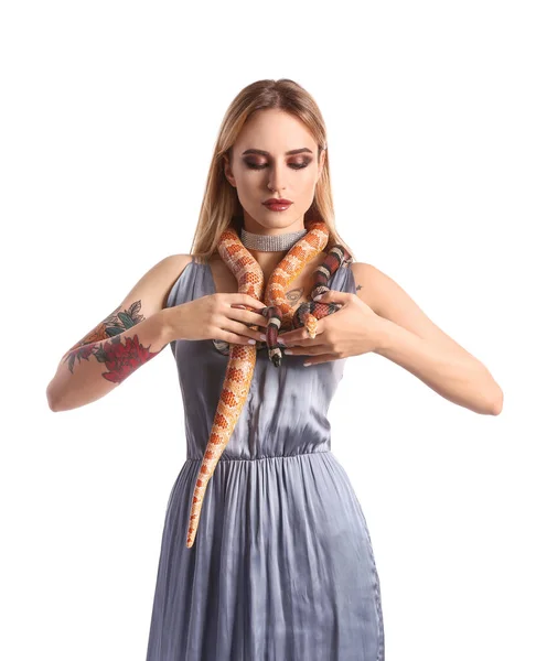 Sexy Junge Frau Mit Schlangen Auf Weißem Hintergrund — Stockfoto