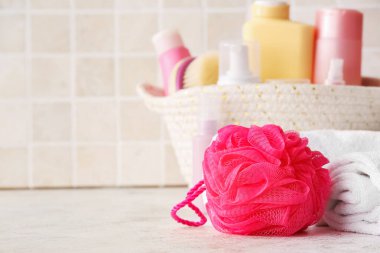 Masada pembe banyo süngeri, yakın plan.