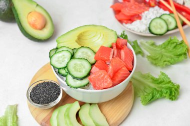 Hafif arka planda lezzetli dürtme kasesi