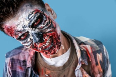 Renkli korkunç zombi adam