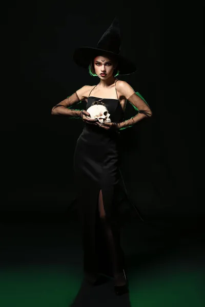 Young Witch Skull Dark Background — Stock Photo, Image