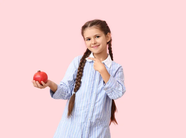 Little Girl Pomegranate Color Background — Stock Photo, Image