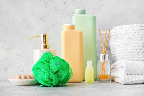 Green Sponge Bath Supplies Light Background — Stock Photo, Image