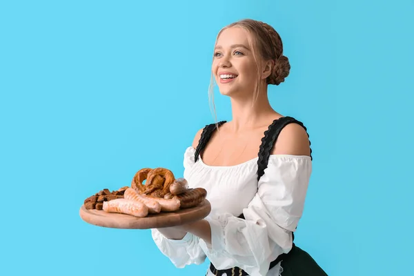 Beautiful Woman Traditional German Costume Snacks Color Background — Stock Photo, Image