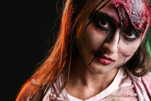 Děsivý Zombie Žena Tmavém Pozadí — Stock fotografie
