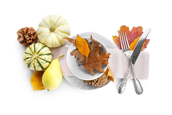 Thanksgiving Table Setting Pumpkins Cutlery Pear Pine Cone Autumn Leaves — Stock Photo, Image