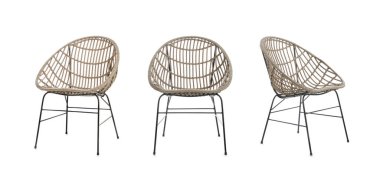 Beyaz zemin üzerinde modern sandalye seti, farklı açılardan görünüm